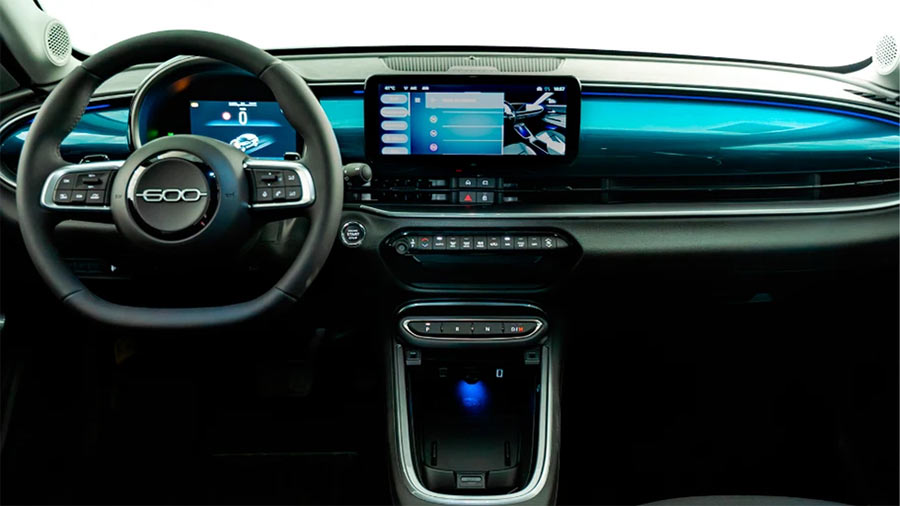 Interior Fiat 600 hibrido