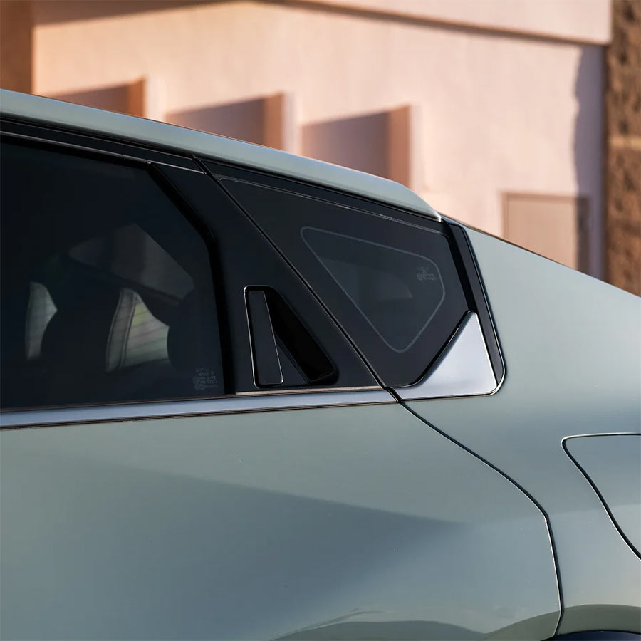 Lateral trasero Kia K 4 Sedan