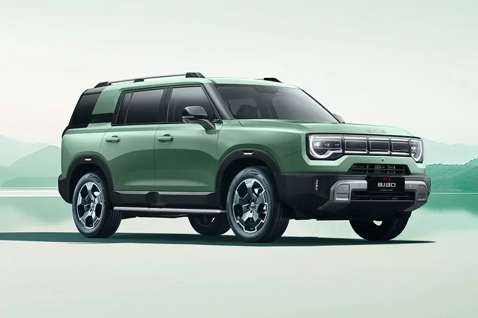 Baic BJ30 hibirida 4x2 y 4x4
