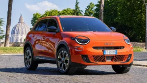 Fiat 600 Hybrid clor naranja
