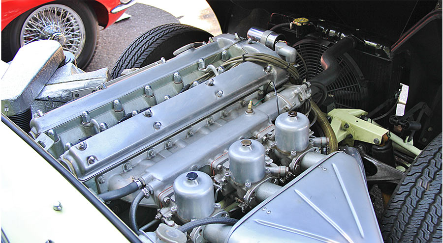 Motor Jaguar E-Type