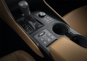Consola Lexus IS 2026
