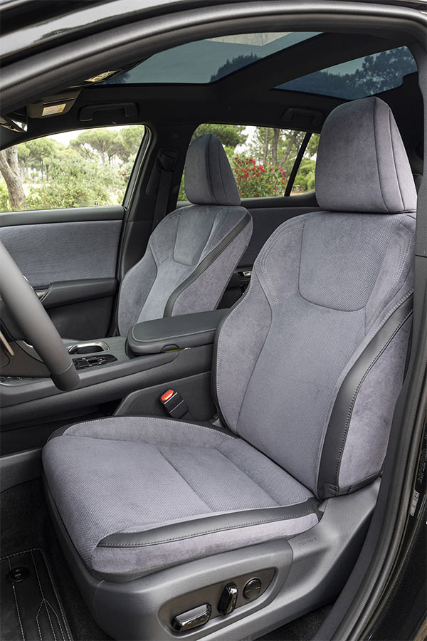 Lexus RZ 450e interior butacas eléctricas