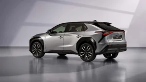 Vista lateral SUV Toyota bZ4X eléctrica