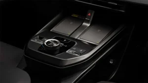 Concola central del SUV Toyota bZ4X eléctrico