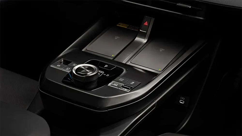 Concola central del SUV Toyota bZ4X eléctrico