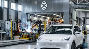Vista de tres cuartos perfil delantero del nuevo hatchback compacto electrico Geely EX2 que se producira en la planta de Renault en Brasil.