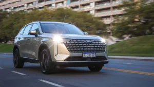 Haval Argentina: SUV hibrida Haval H6 Pro HEV en ruta.