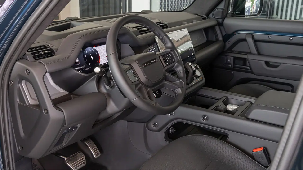 Interior Land Rover Defender V8 OCTA
