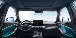 Interior del GAC Emkoo Hybrid panel digital y pantallas