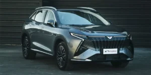 Frente del nuevo SUV híbrido enchufable Kaiyi X7 hibrida de 7 asientos