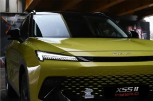 Luces delanteras SUV compacto BAIC X55 Hibrido 2026