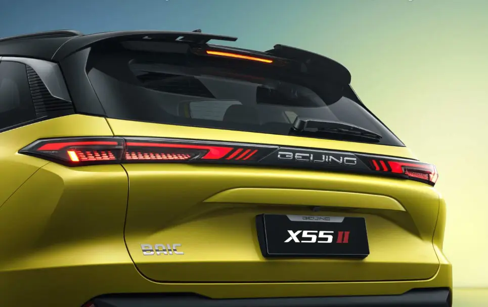 Vista trasera SUV compacto BAIC X55 Hibrido 2026