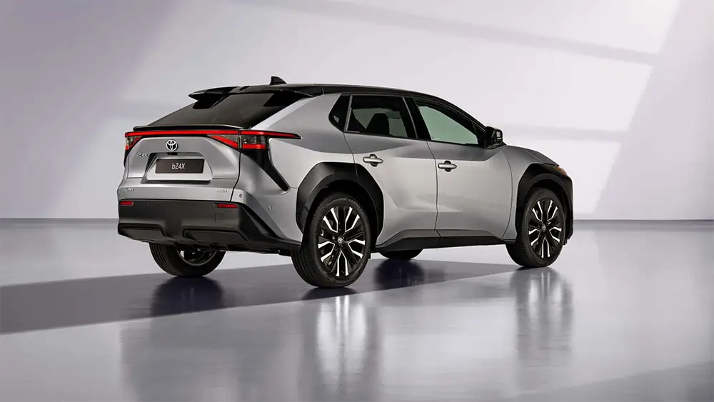 Vista lateral SUV Toyota bZ4X eléctrica