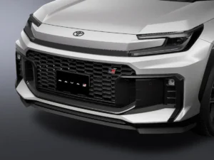 Trompa y luces Toyota RAV4 hibrida enchufable, version GRSport
