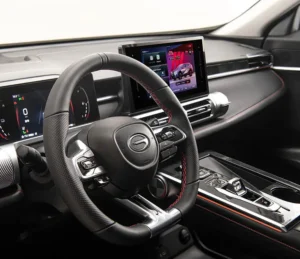 Interior del GAC Emkoo Hybrid volante y consola cental