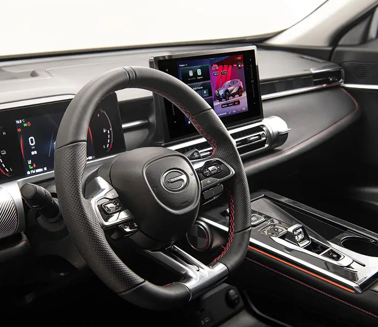 Interior del GAC Emkoo Hybrid volante y consola cental