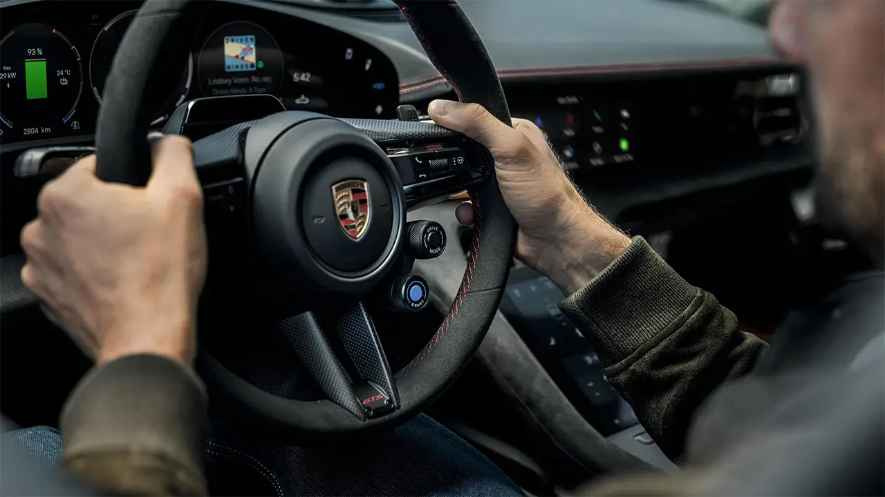 Volante con controles Porche Taycan E-Shift