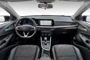 Puesto de mando e interior del Chevrolet Onix Activ con pantalla de 11 pulgadas e instrumental digital