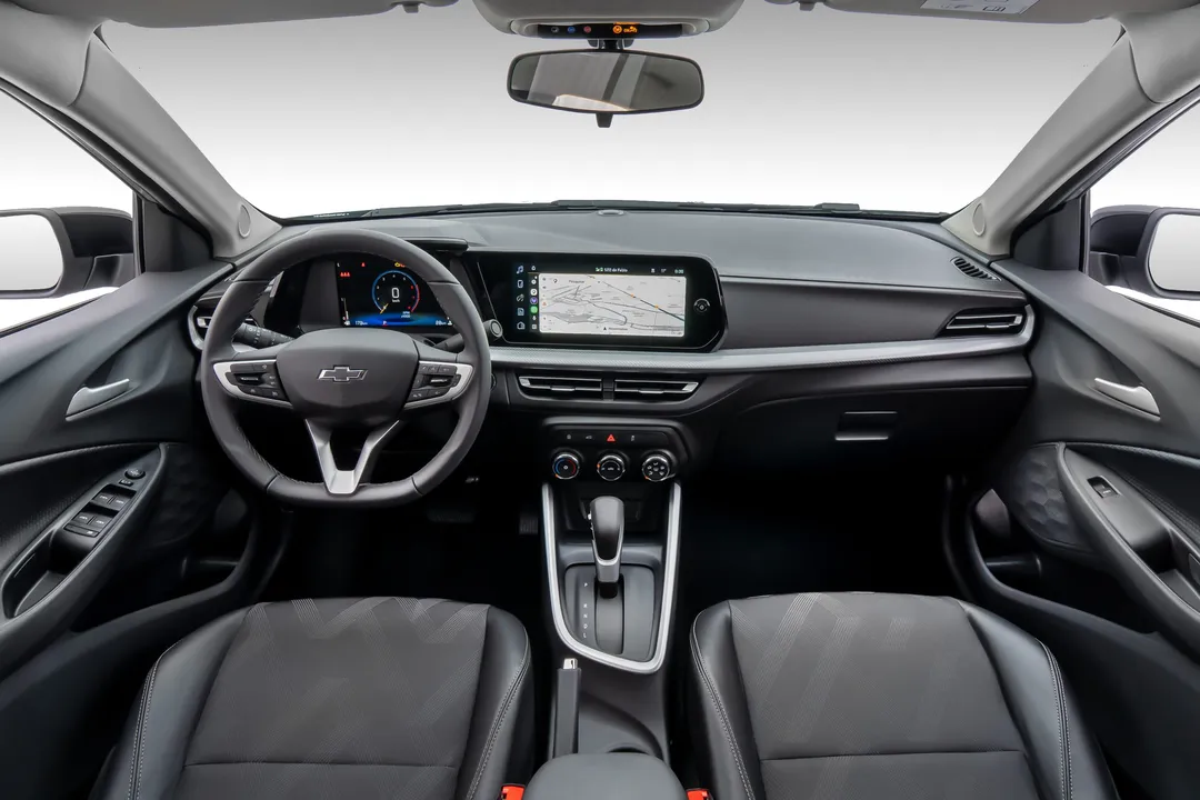 Puesto de mando e interior del Chevrolet Onix Activ con pantalla de 11 pulgadas e instrumental digital