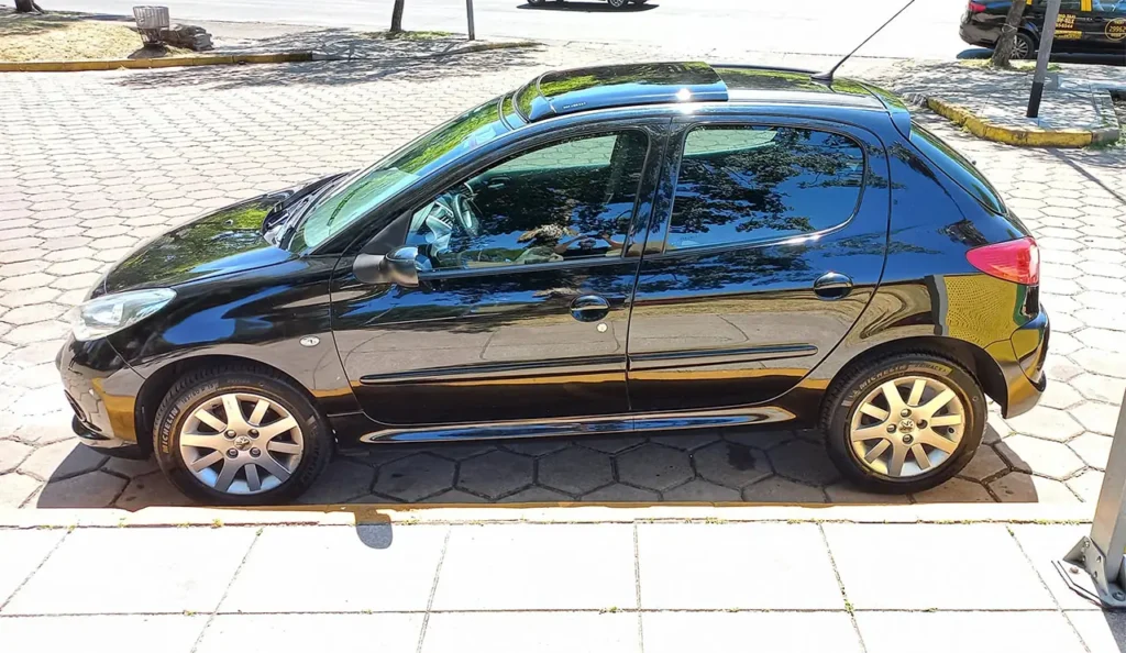 Peugeot 207 Compact lanzamiento 2008 Argentina
