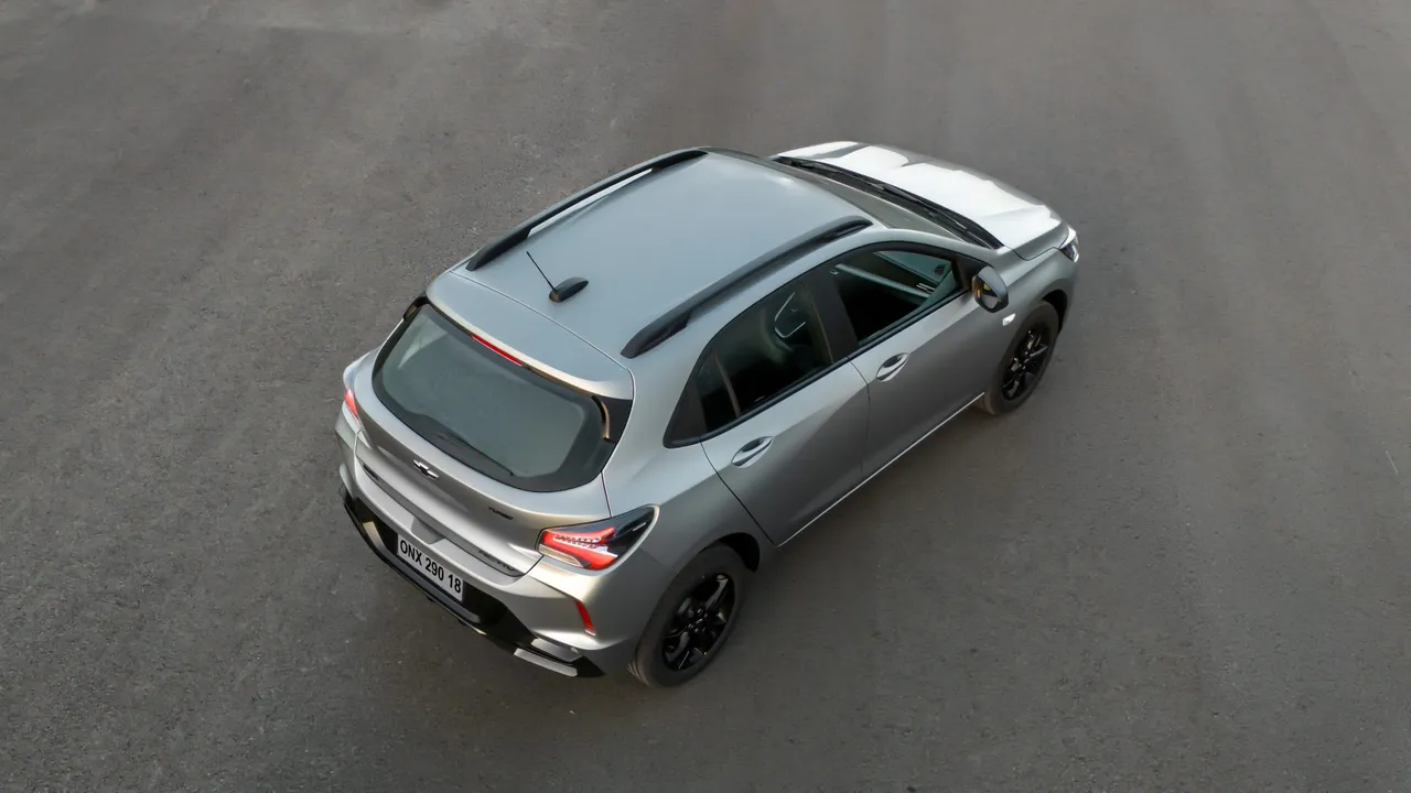 Vista aera trasera Chevrolet Onix Activ 2026 