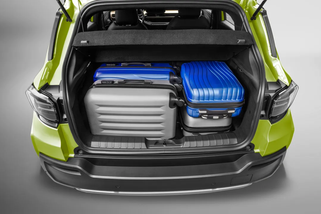 Baul cargado del Jeep Avenger