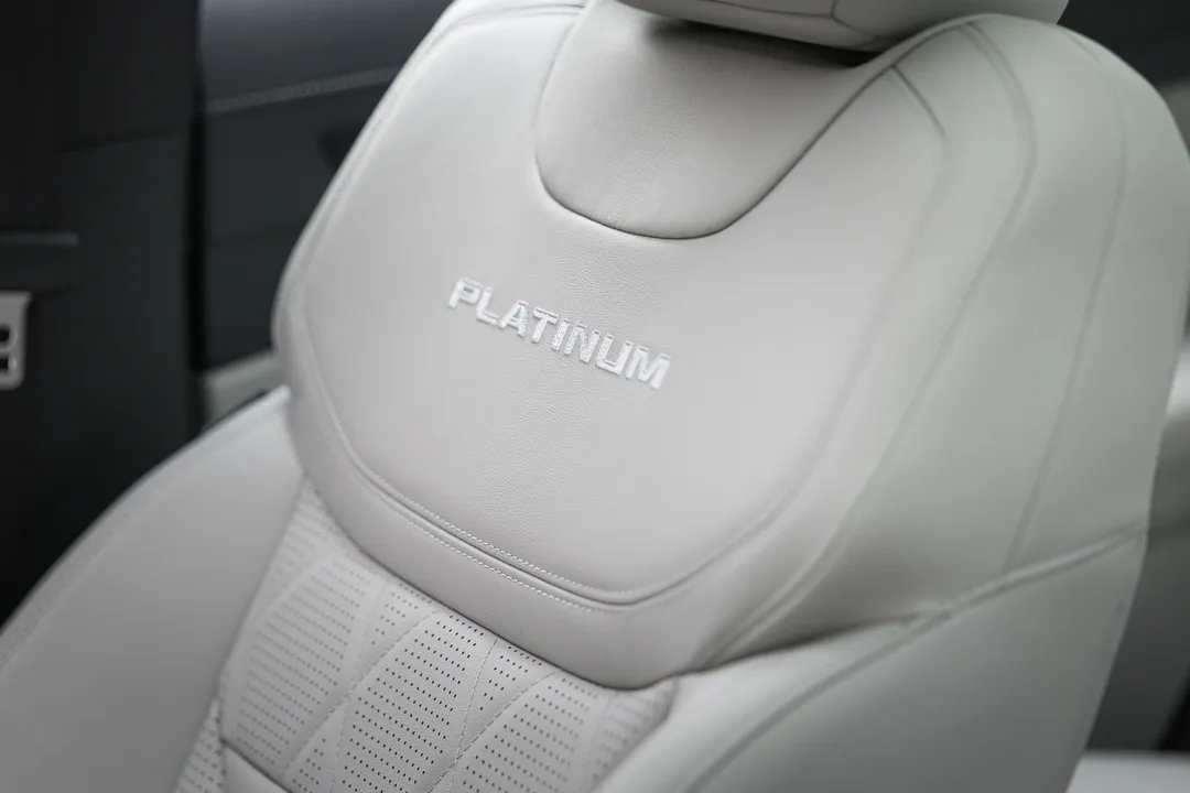 Butacas delanteras con emblema platinum nueva Ford Territory Platinum