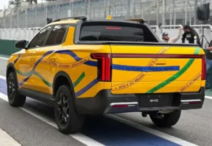 Vista trasera BYD Mako PHEV