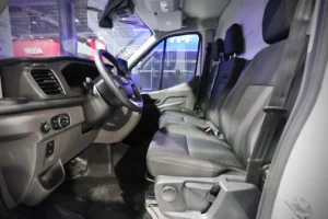 Interior Ford Transit van automatica TE AT