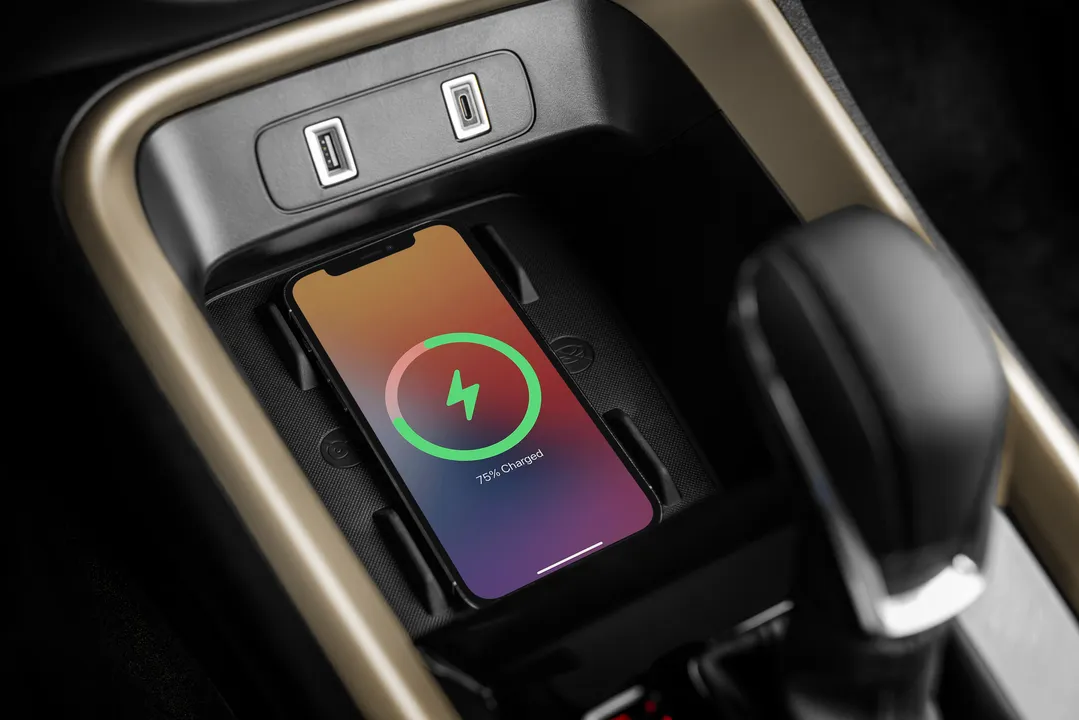 Cargador inalambrico para celulares Jeep Avenger
