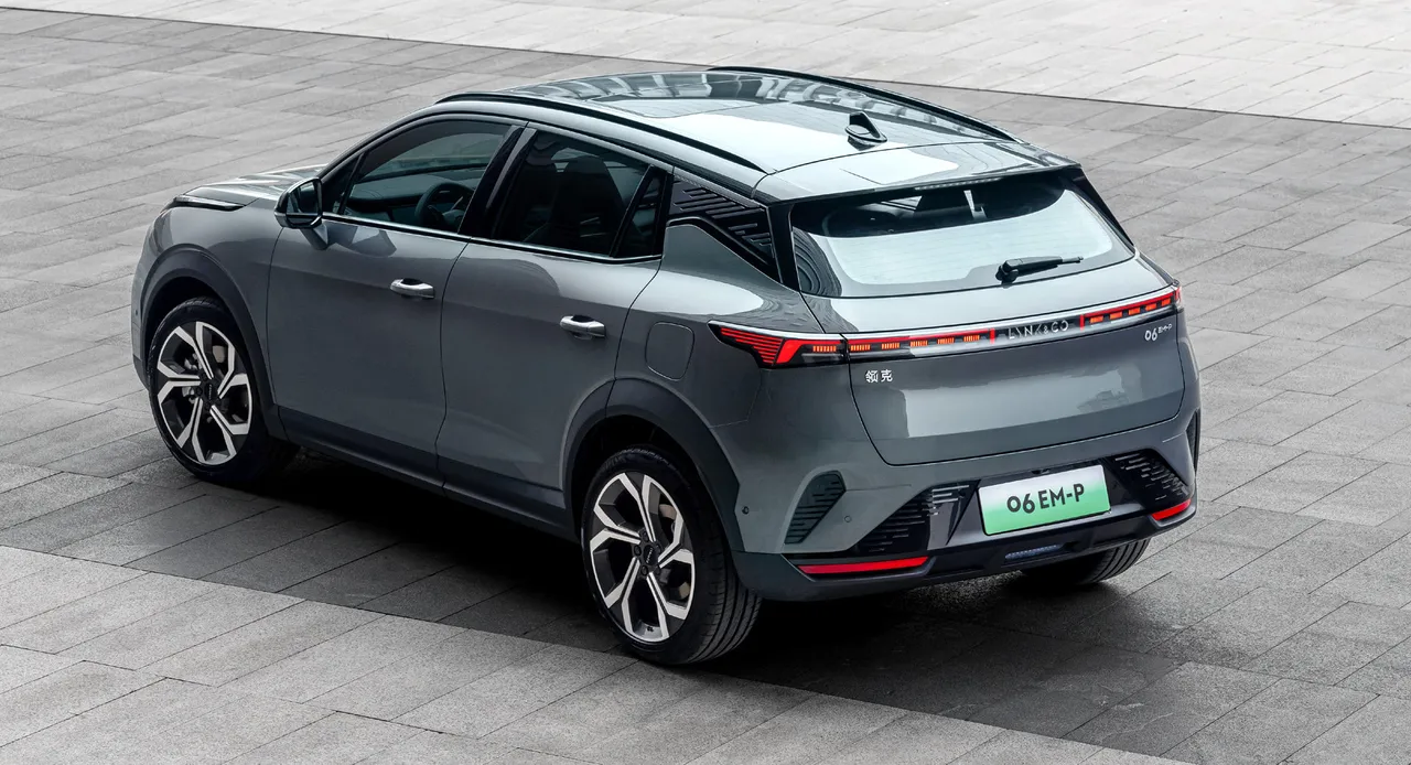 Lynk & Co 06 hibrido