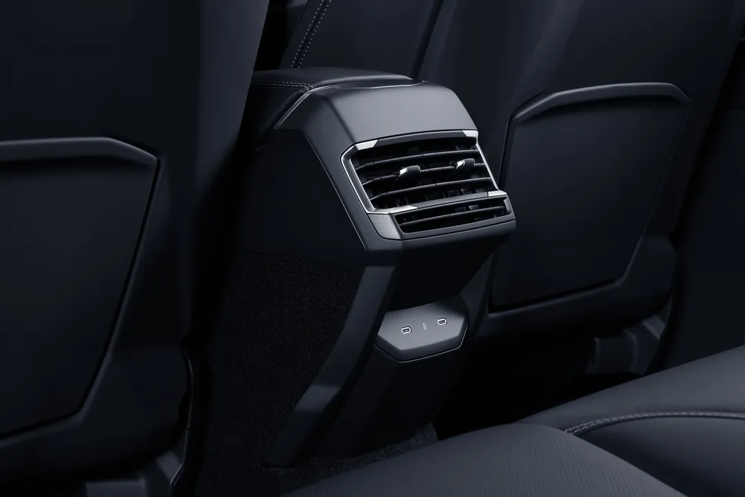 Salidas de aire traseras Lynk & Co 01