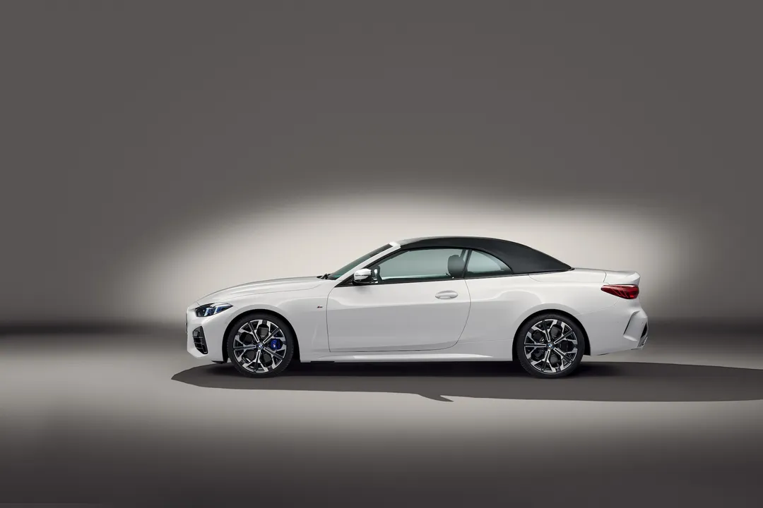 BMW M440i Cabrio con techo colocado