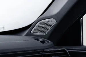 Sistema de audio Lynk & Co 01