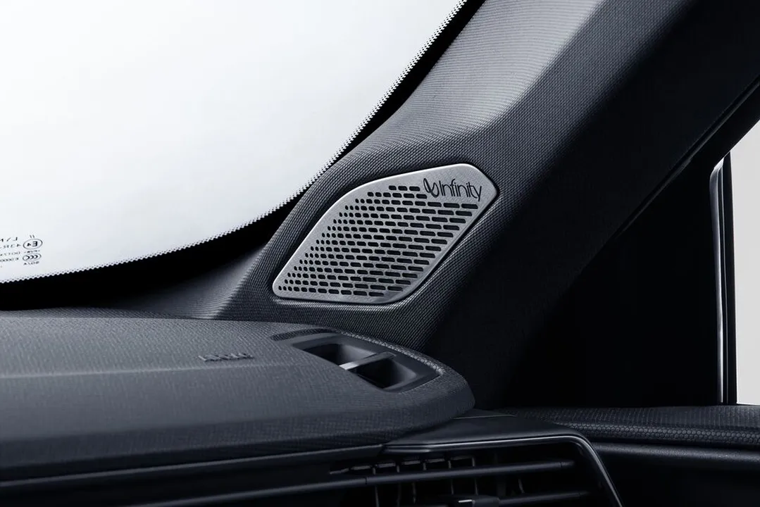 Sistema de audio Lynk & Co 01