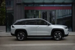 Lateral Suzuki Across Hybrid 2026