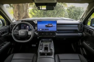 Interior y consola central del Haval H7 con pantalla multimedia Coffee OS de 15,6 pulgadas