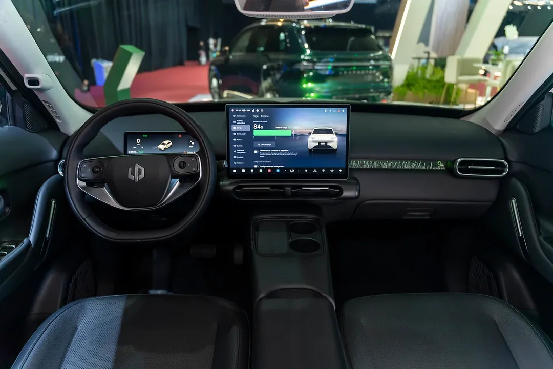 Interior Leapmotor B03X eléctrica
