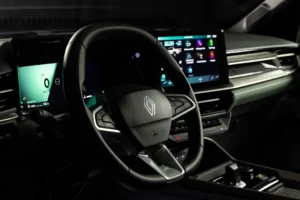 Volante multifunción en en el interior de la Renault Niagara