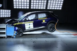 Prueba de choque Prureba de impacto lateral Nissan Nuevo KicksPrureba Nissan Nuevo Kicks