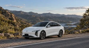 Auto Forthing S7 Reev en la naturaleza